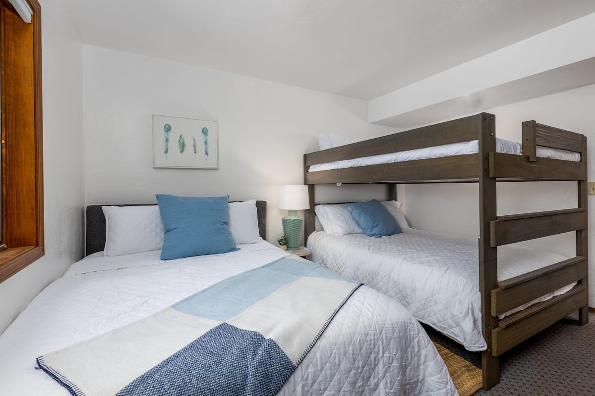 Downstairs bedroom with bunk beds
