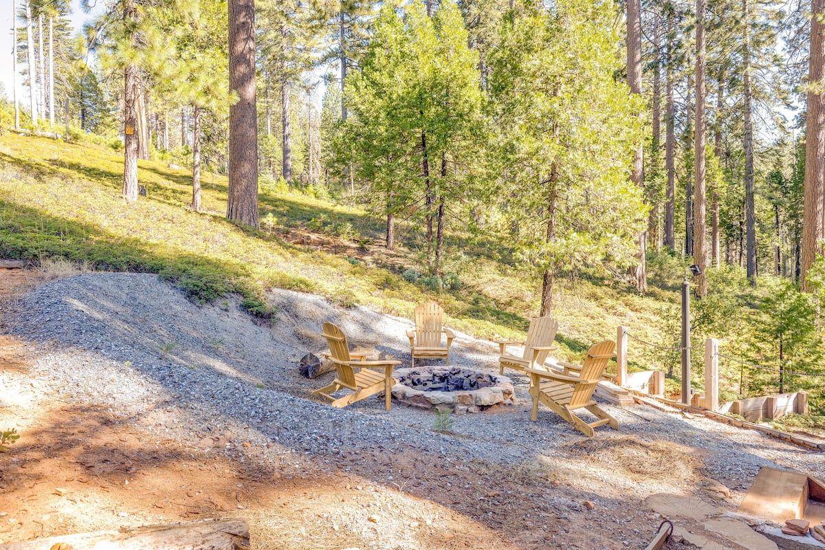 Outdoor fire pit